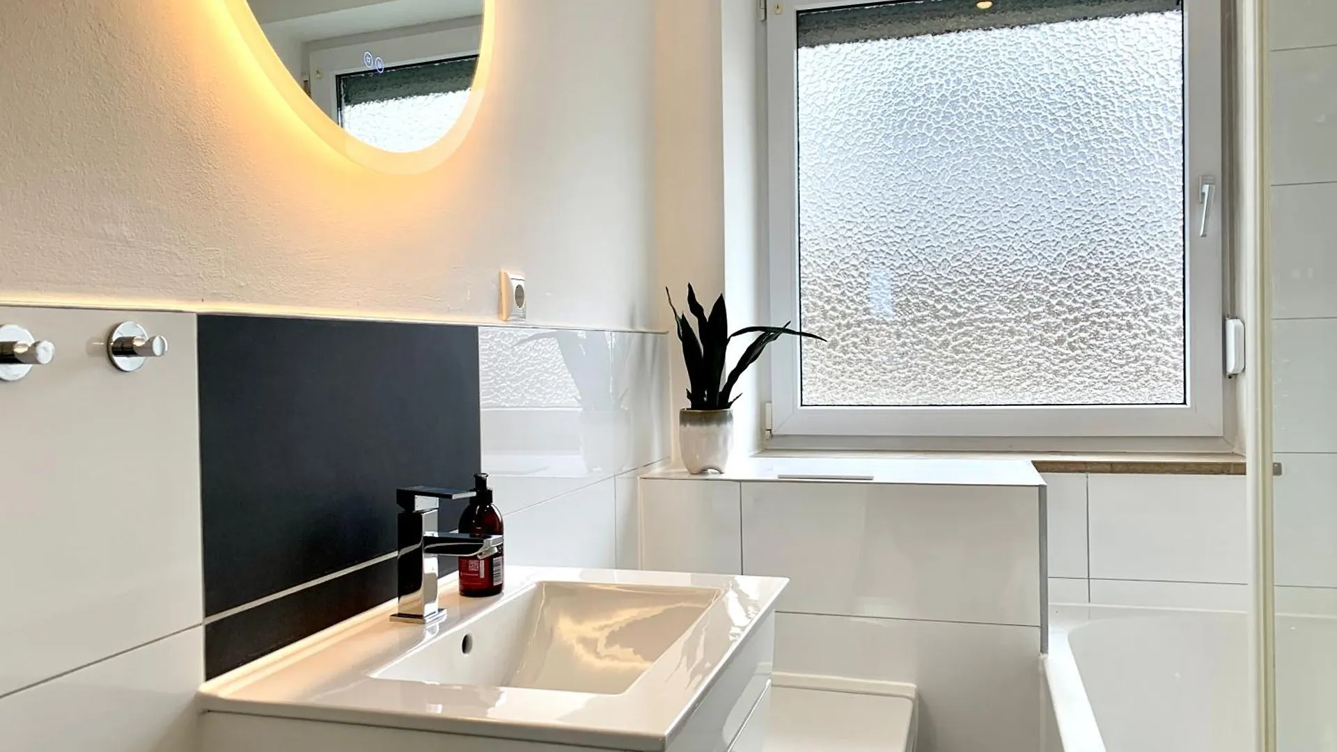 Cozy Two Bedroom Apartment In Augsburg 0*,  Německo
